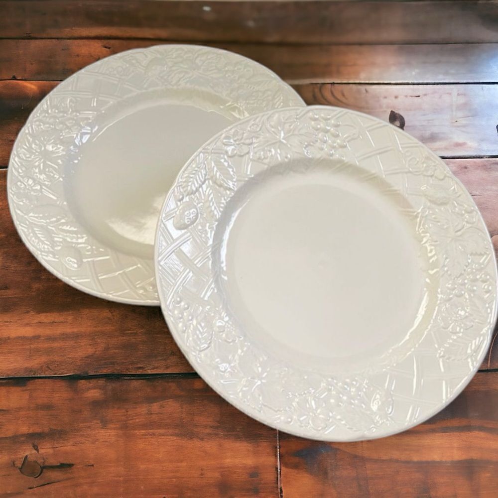 Mikasa White Embossed Dinner Plates Set